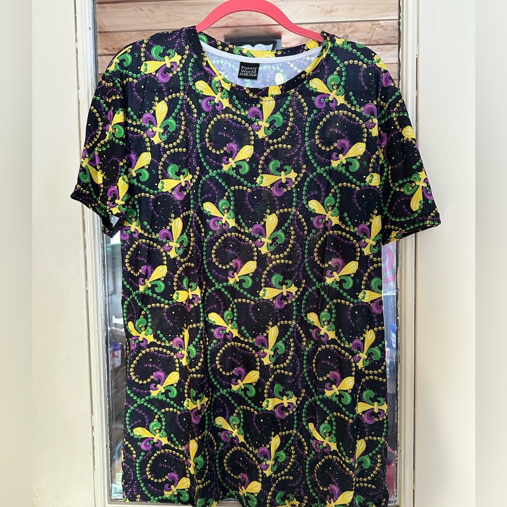 Mardi Gras Vibrant Black and Purple Women's Short Sleeve Tee